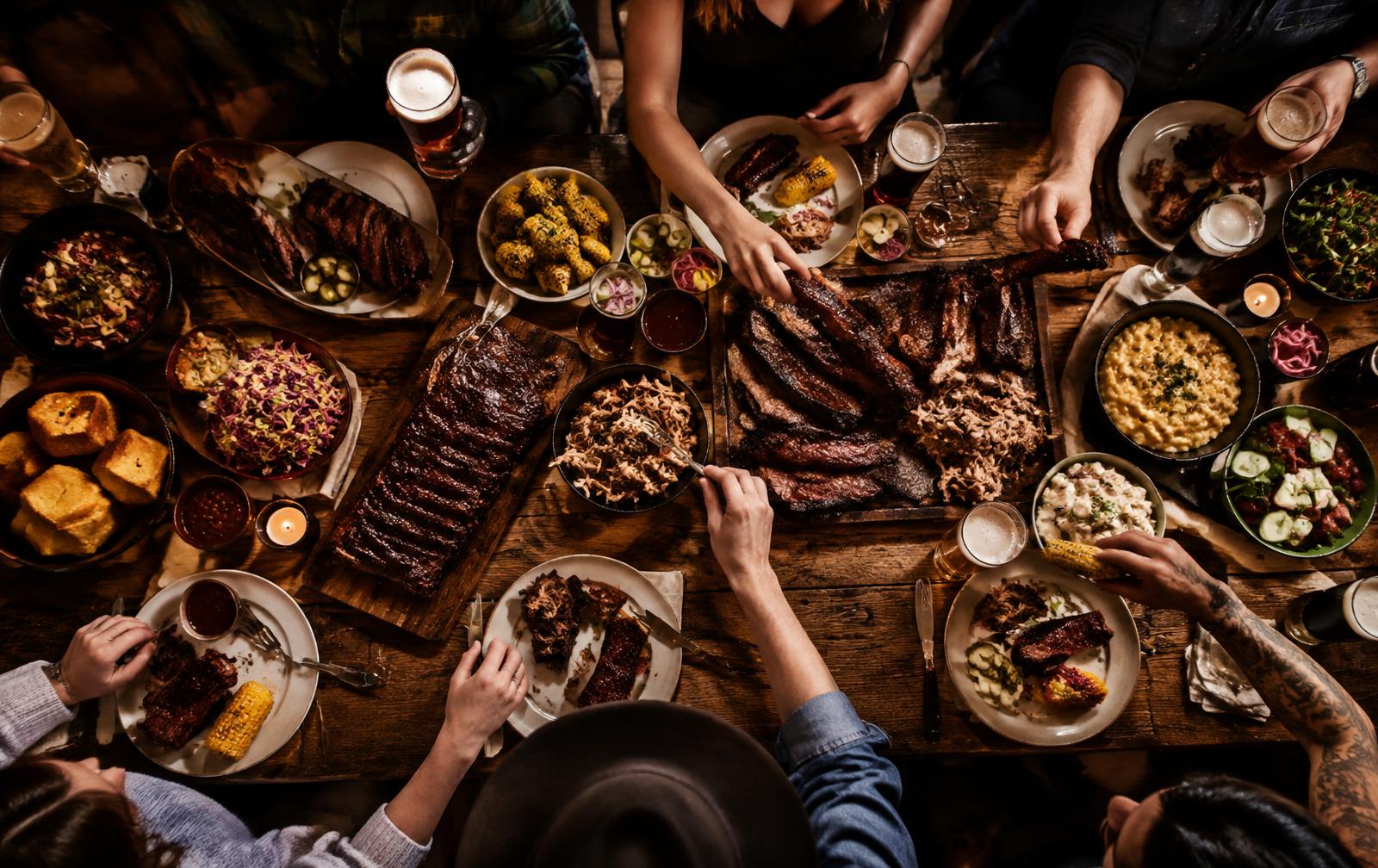 Barbecue sharing table